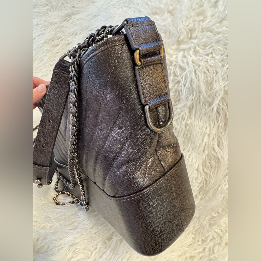 CHANEL Metallic Caviar Chevron Quilted Medium Gabrielle Hobo Dark Silver Gold - Picture 7 of 12